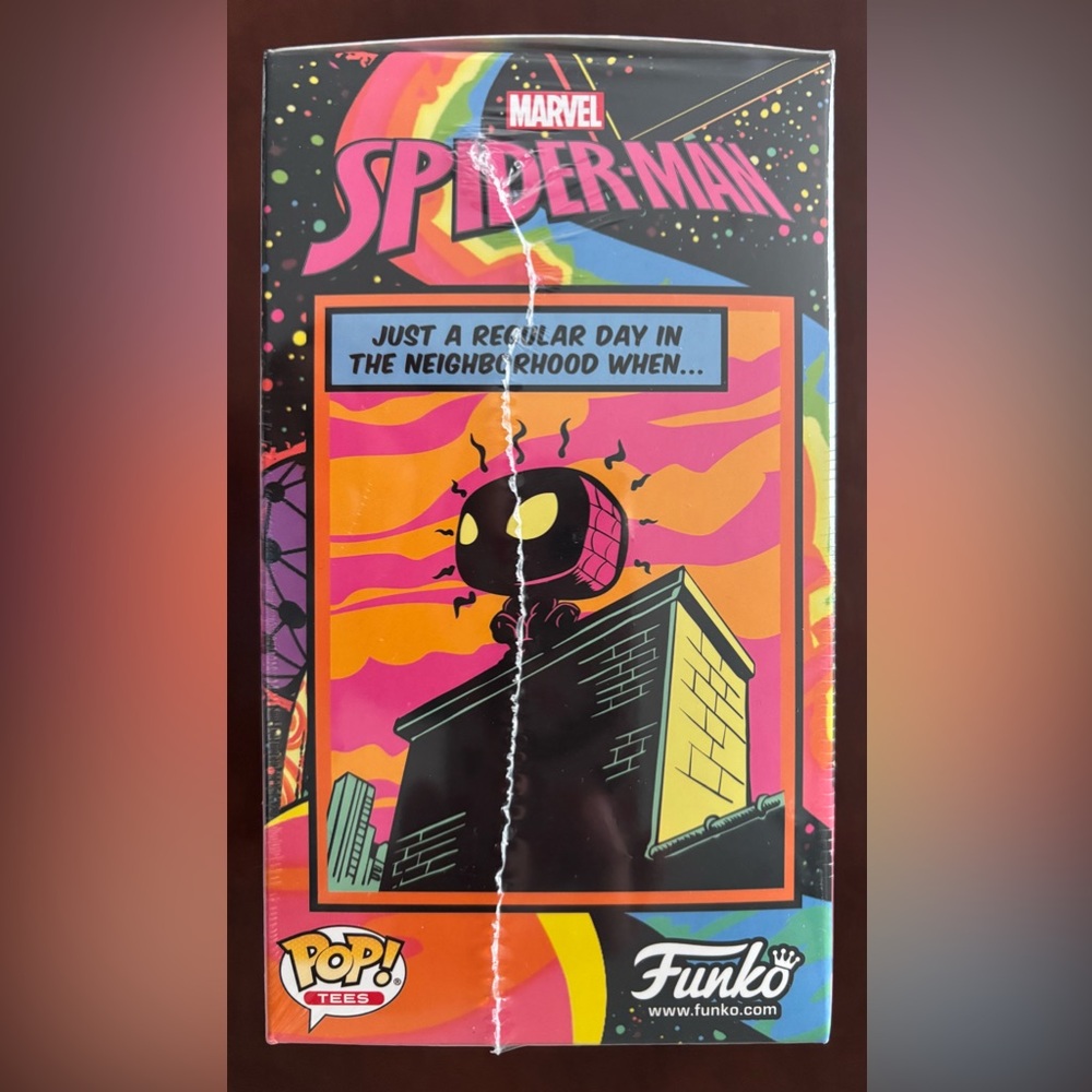 FUNKO POP MARVEL SPIDER-MAN BLACKLIGHT T-SHIRT BOX SET NEW IN BOX SEALED - Picture 3 of 5